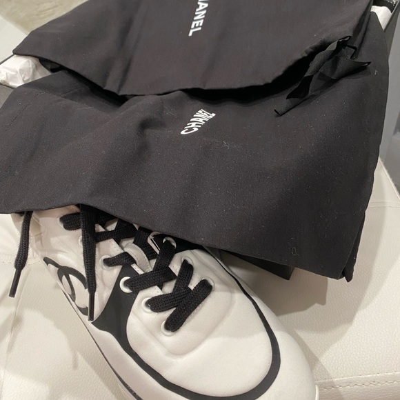 Chanel Logo Sneakers  black & white - Picture 4 of 10
